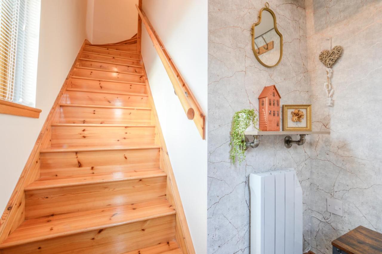 Rowan Tree Apartment - A Modern, Quiet Hideaway With Sweeping Views Across Oban Esterno foto